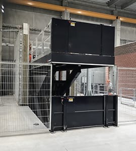 Translyft goods lift with scissor construction